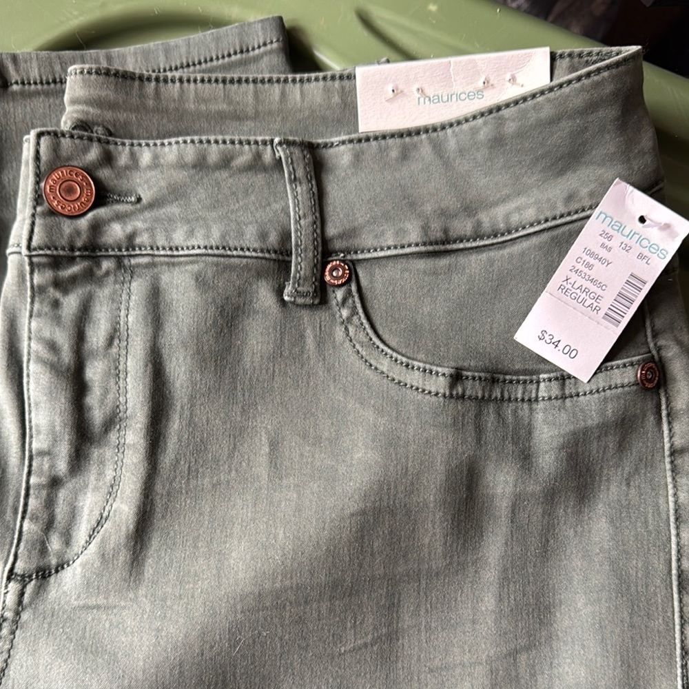 Maurices Green skinny jeggings NWT